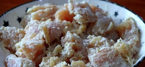  不腻|教你鸡胸肉最香的做法，外皮酥脆，肉嫩不柴，怎么吃都吃不腻