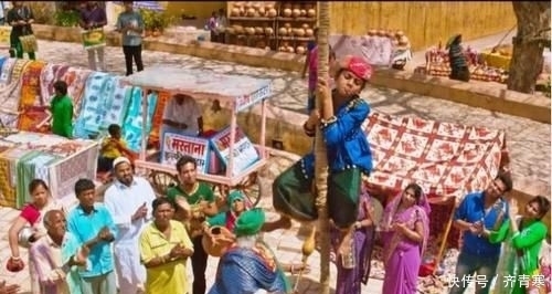 印度|印度的“通天绳”是怎么回事?绳子笔直升入空中,小孩还能爬上去