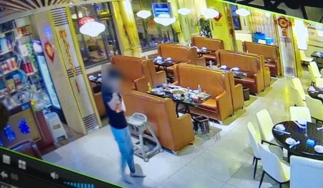店里|丢人不！四小伙饭店吃“霸王餐”，店主喊你们付餐费