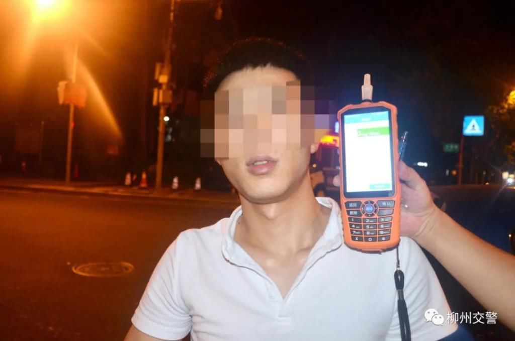  事故|桂B小轿车为避让电动车，竟撞向对向出租车！全责！