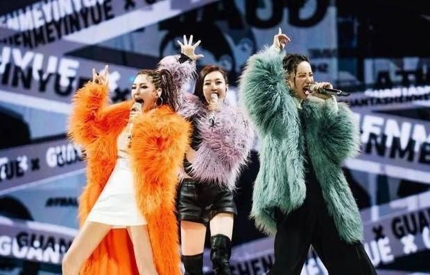  乘风破浪|《乘风破浪的姐姐》第三次公演王丽坤离开，成为观众的“意难平”