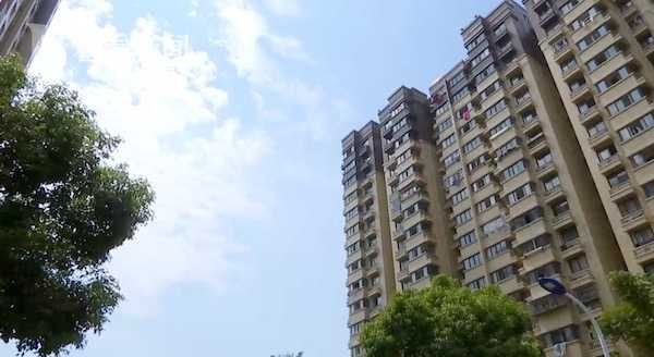  摄像头|为寻求刺激 男子潜入情侣房内装摄像头!法院判了