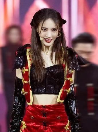  姐姐|《乘风破浪的姐姐》总决赛，金晨悬空一字马艳压全场，姐姐好飒