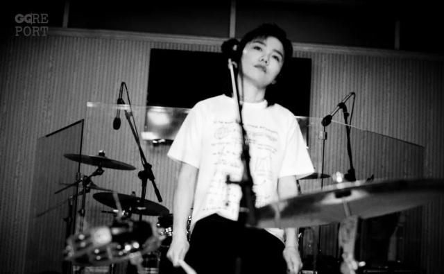  翅膀|许飞：左半边翅膀抽右半边脸