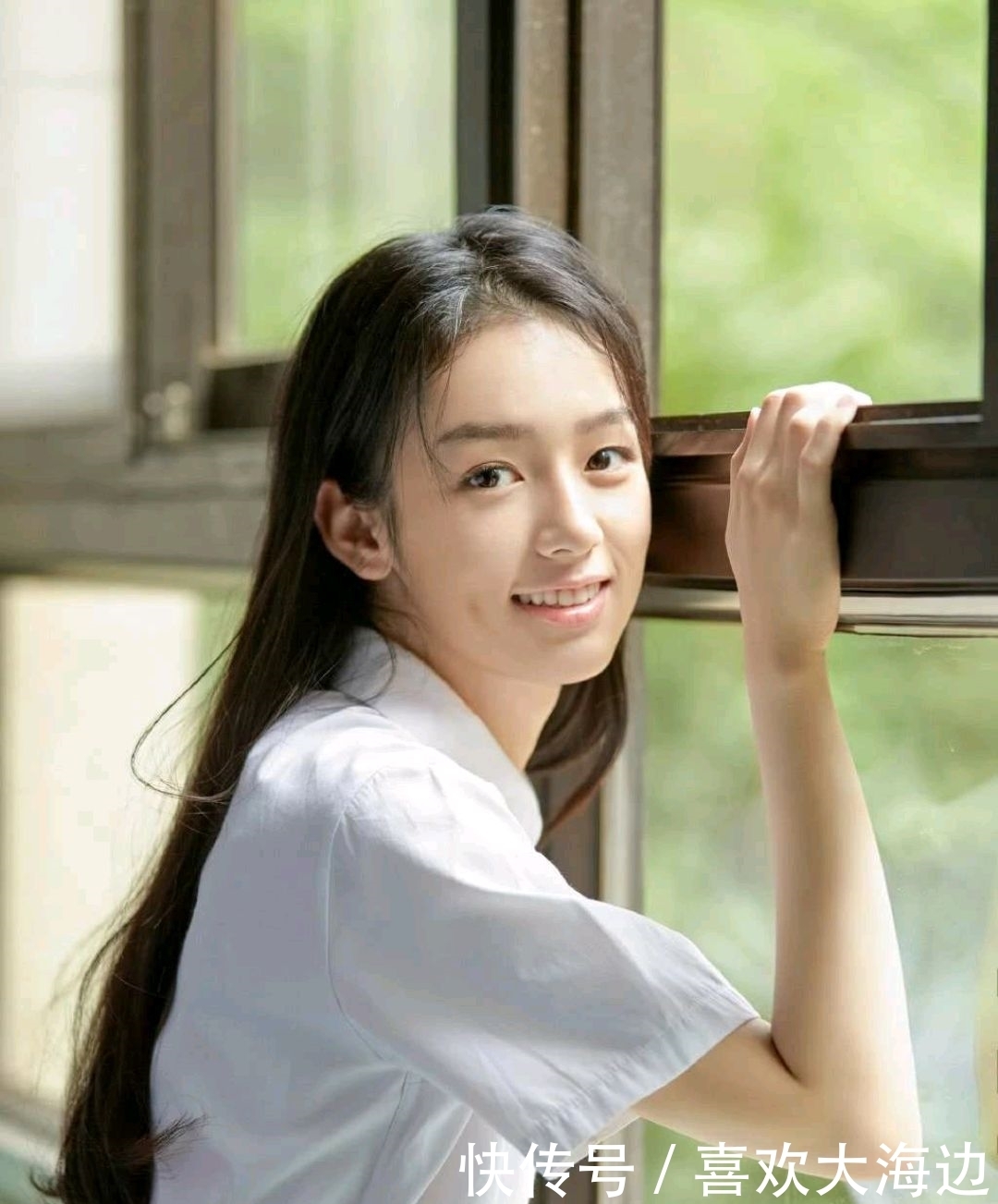  李维嘉|《快乐大本营》李维嘉连夸周也好看，那么究竟她有多好看？