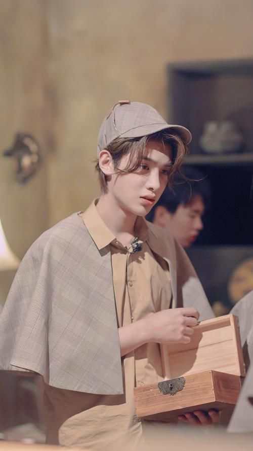  男孩|海浪来时黄明昊一把抱起安崎，那一刻我看到了一个十八岁男孩的担当