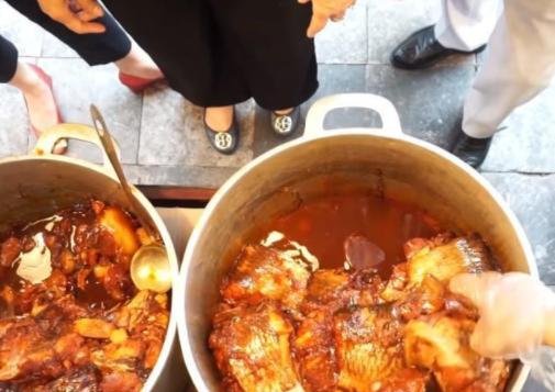  大妈|大妈家的10口锅，24小时不停，刚做好就被抢光，来晚了抢都抢不到