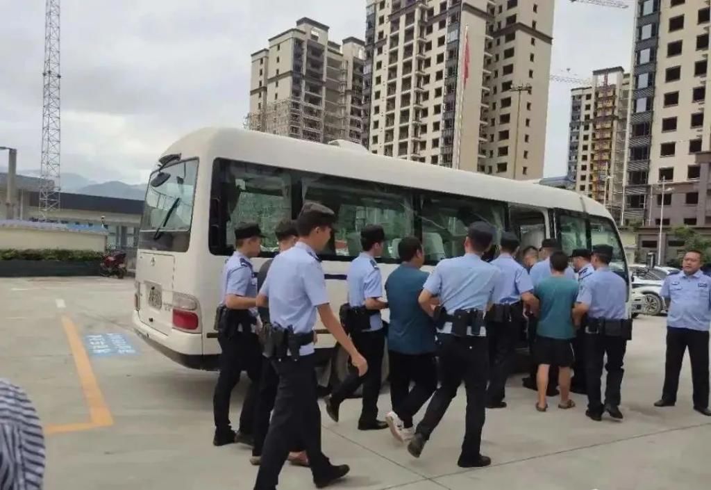  网络配图|窝点被端！仙游30多名男女在出租屋被抓现行...