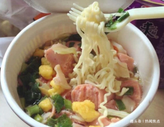 价格|桶装为什么比袋装的方便面贵知道原因后,我宁愿吃桶装