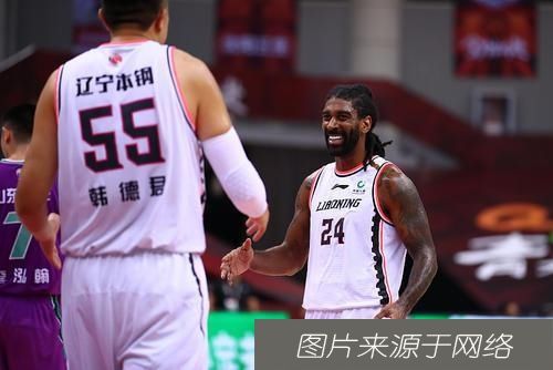  杨鸣|21分钟13＋2＋4，郭艾伦第3节领到第5次犯规，谁注意杨鸣的表情