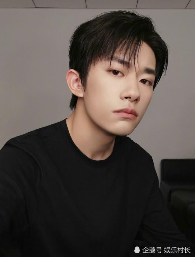  易烊千玺|TFBOYS七周年演唱会主视觉海报发布，王俊凯王源易烊千玺零点上线撒糖