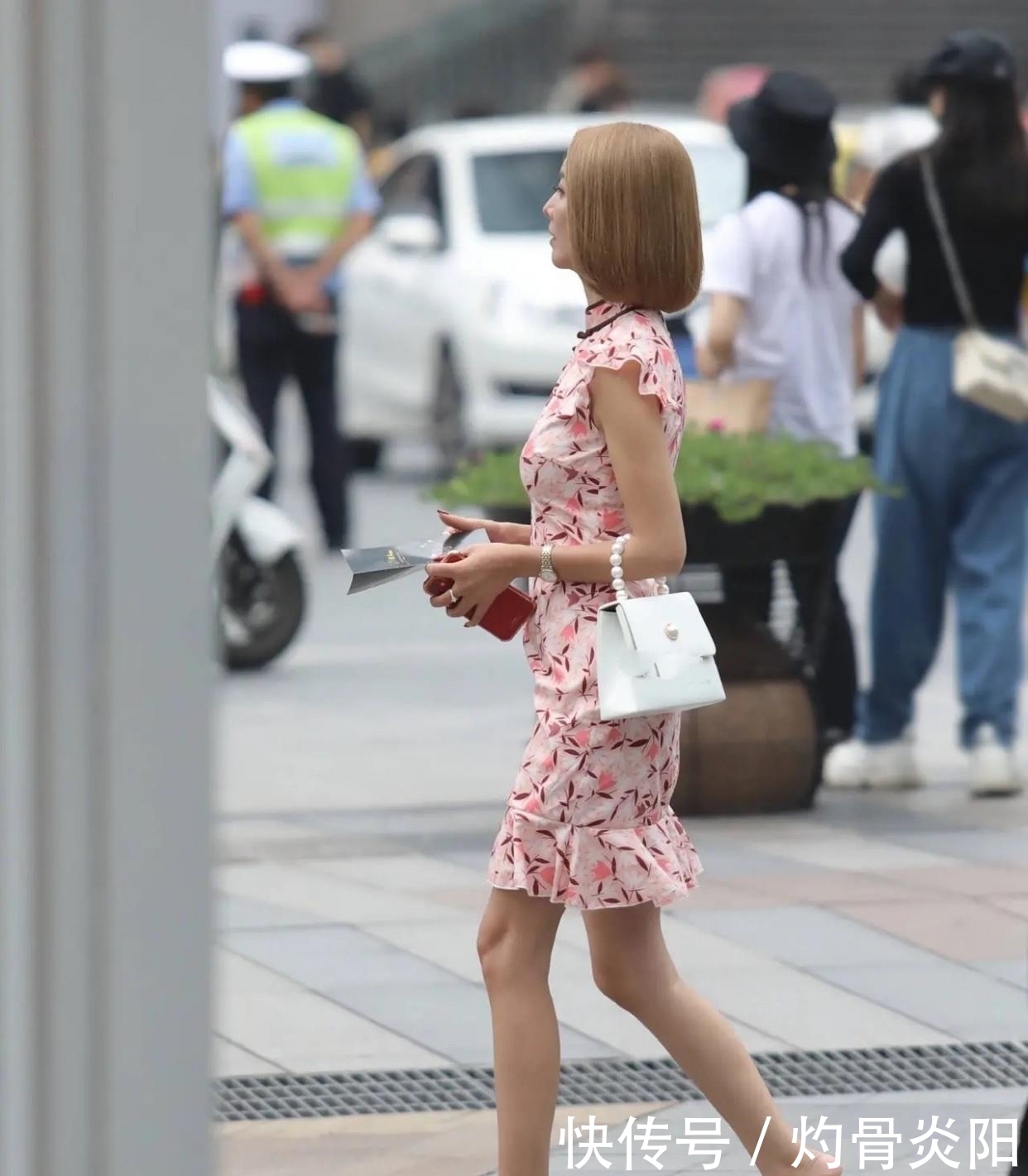  旗袍|碎花连衣裙，展现出旗袍的典雅和碎花裙的清新