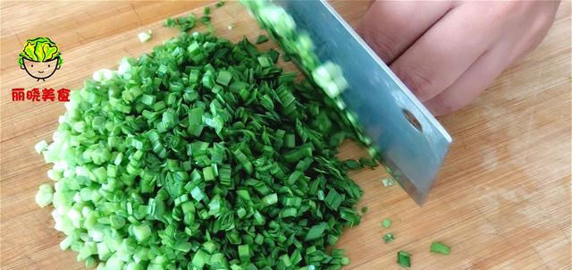  宝宝|几分钟就上桌的早餐饼，软中带脆解馋，营养全面，一家老小都爱吃