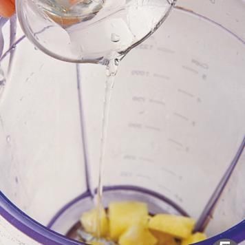  只用|只用水果就可以做出漂亮的彩虹果汁，简单又高颜值，两分钟学会