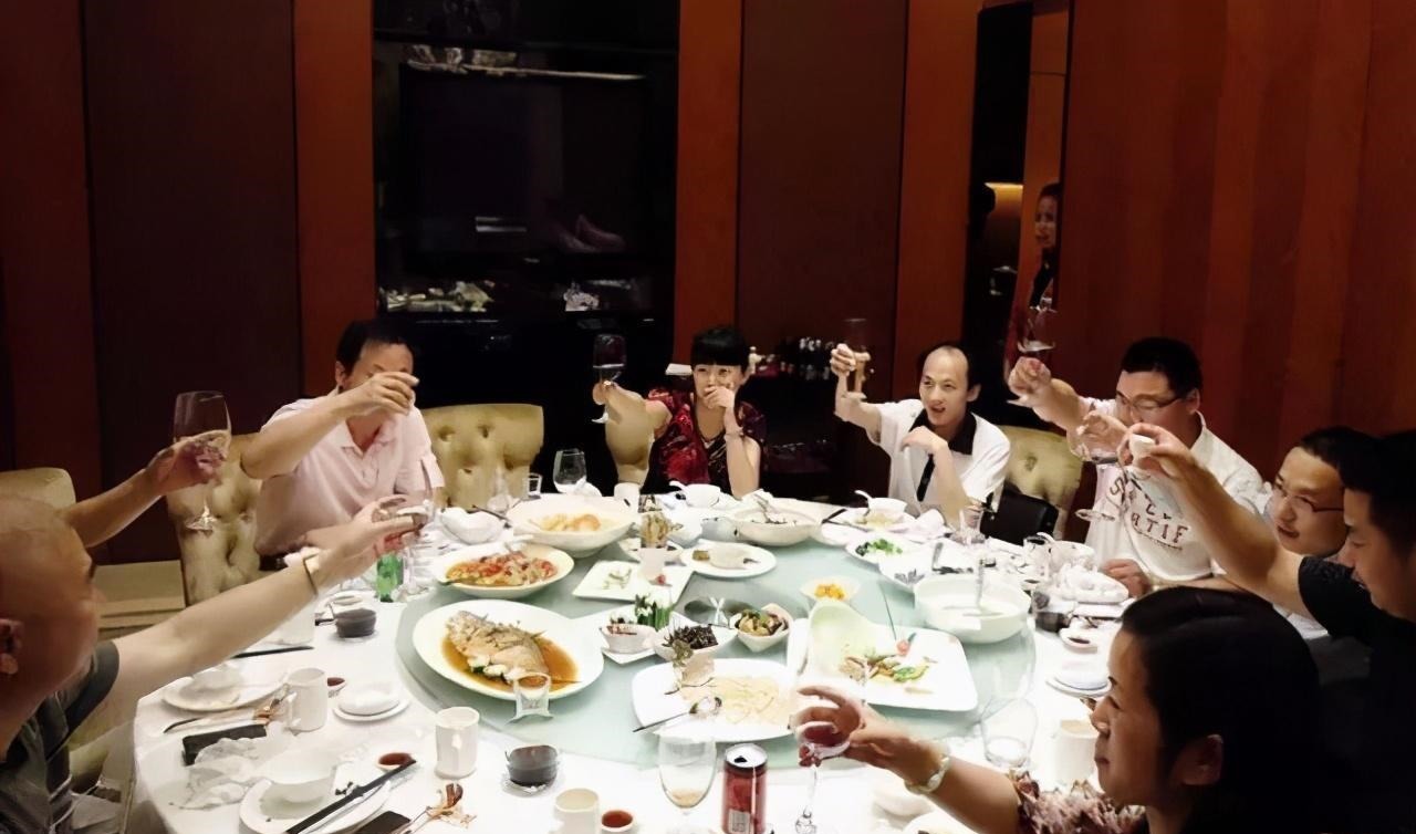 领导|你奇怪吗中国几种“尴尬酒”40多年不温不火,当地领导都在喝