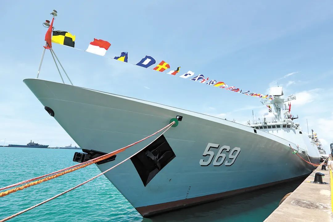 第13届亚洲国际海事防务展在新加坡开幕 中国海军玉林舰和赤壁舰参展
