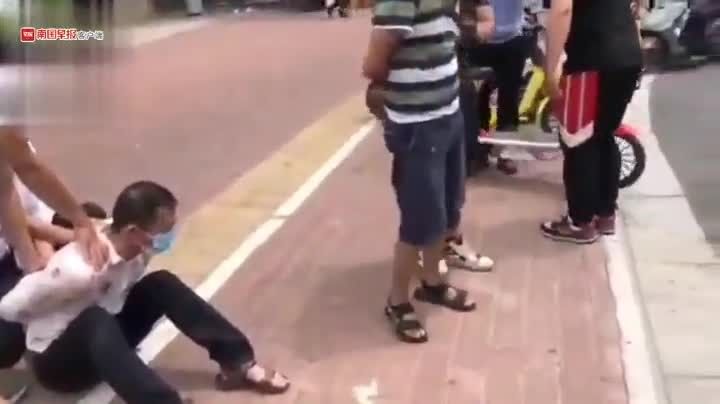 民警|视频曝光！两扒手在南宁公交车站行窃，过程被摄像头完整记录