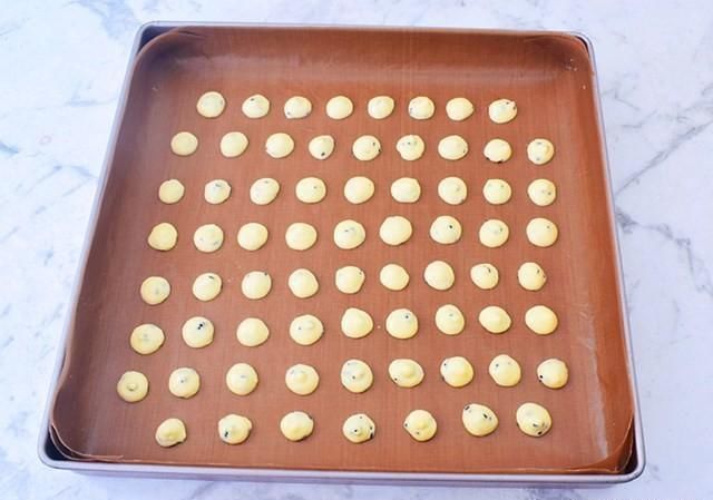  面粉|1碗面粉2个鸡蛋，教你做鸡蛋小饼干，宝宝零食再也不用出去买了