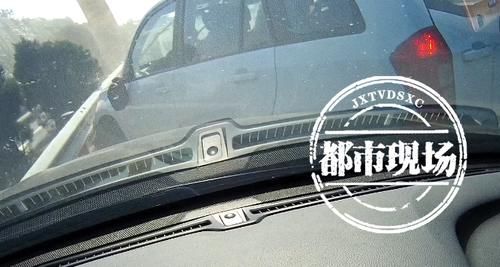  高速|高速上4车连撞，都因司机的这个行为，很多人都不注意！