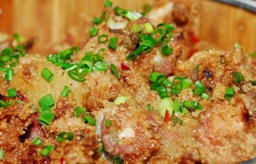  错水|排骨焯水后变得又柴又腥？看过大厨的做法才明白，原来是用错水了