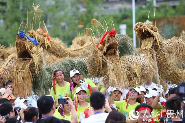 戏水|贵州德江：土家儿女与龙戏水共享夏日清凉