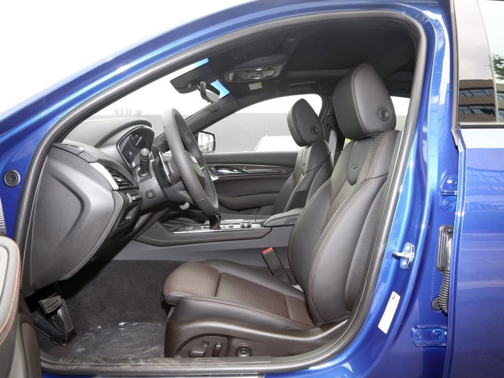 标配|年轻人追捧的豪车,降价比A4L狠,运动比3系棒,标配2.0T+10AT