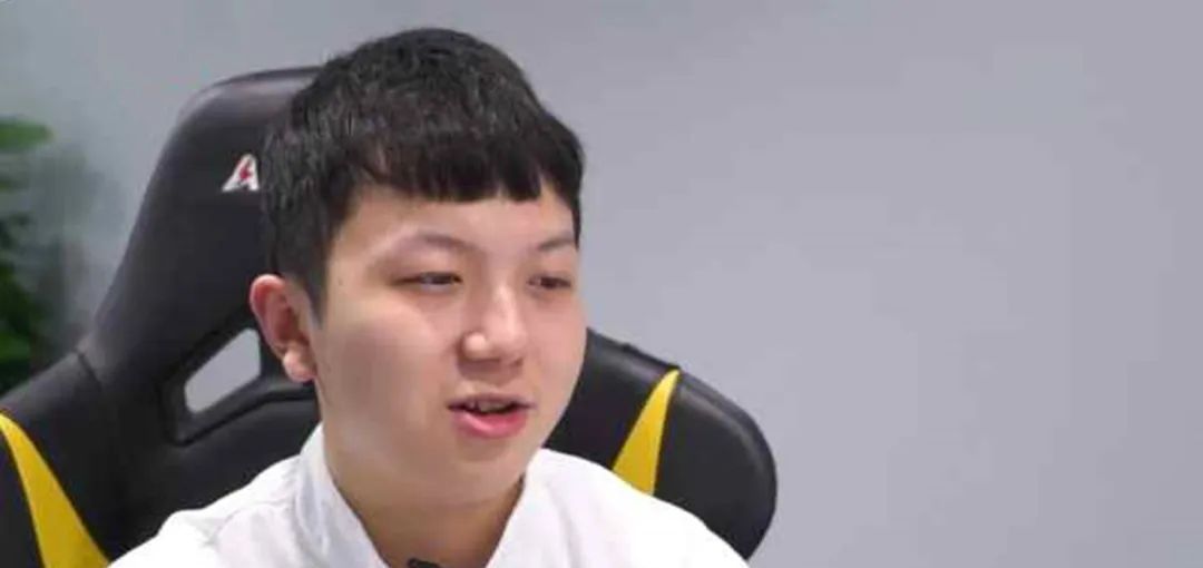  大神玩家|心态为冲国服请4演员助阵，撞车职业操作下饭，妖刀：8分投就离谱