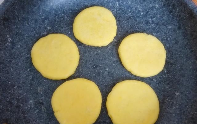 揉面|这是儿子最爱的饼,不发面不揉面,半小时完成,健康低脂胜蛋糕