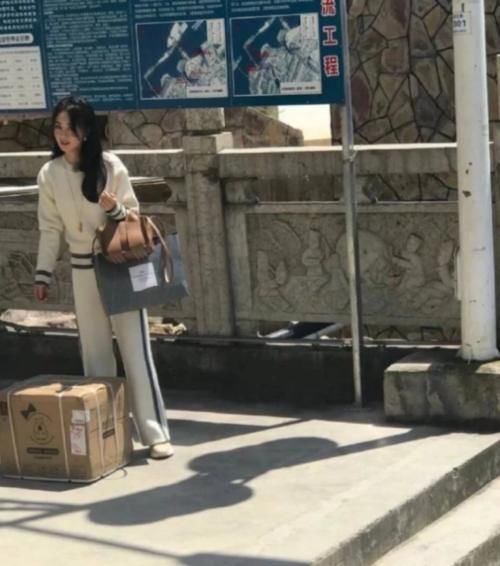  太小|赵丽颖被骂用筷子扒拉菜，张亮暖心发声：因为我们后厨切的太小了