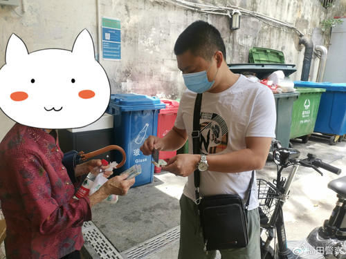  走失|老人迷路走失 巡逻队员助其回家