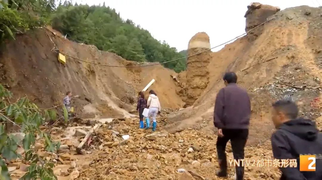 商户|淹水深度近2米!商户损失高达百万!昭宗路积水严重,天灾还是人祸?记者一探究竟