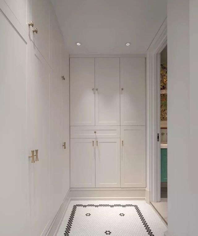  水泥|玄关地面铺这样,一进门就爱上你家,远看跟水泥自流平一样,大气