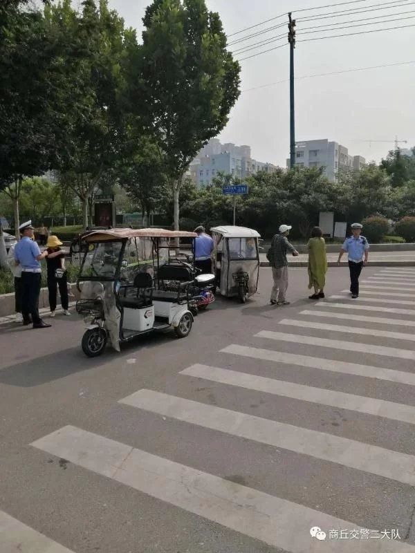 环境|看看都有那些人在破坏文明交通环境、你是否也在其中?