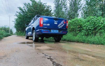 行驶|暴雨过后，行驶在水路上的长城炮