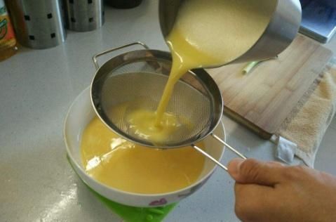 鸡蛋羹|蒸鸡蛋羹时,很多人第一步就做错,难怪蒸出来的不嫩滑