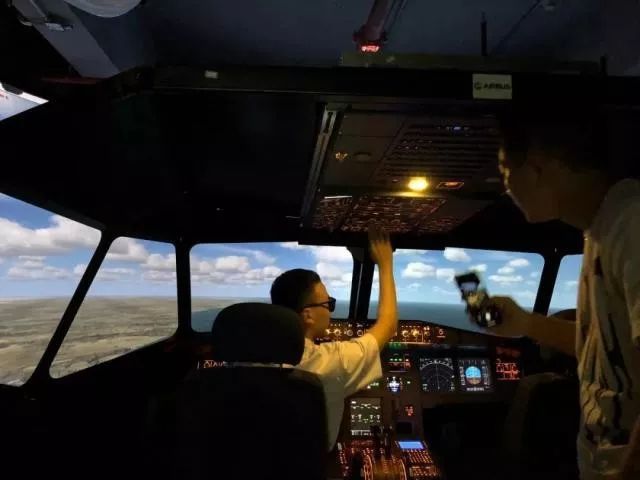 名媛|一场魔幻的阶层突围：假名媛和PUA男…