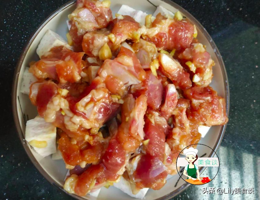 入秋|入秋后,排骨和此是绝配,蒸着吃最香,鲜香营养,大人孩子都爱吃