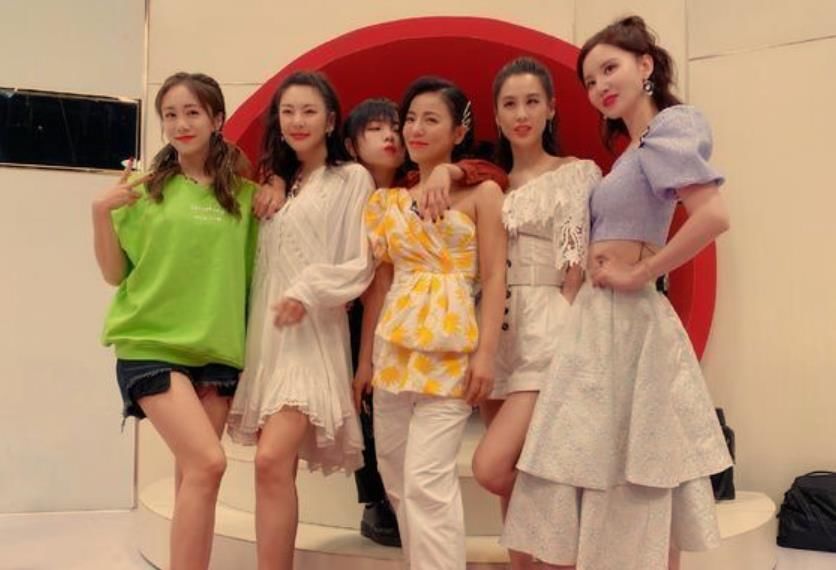  杜华|沈梦辰被淘汰出局，杜华的反应转变大，网友：难道有内幕