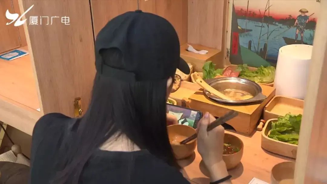 顾客|单身汪有救啦！厦门现“一人食”餐厅，独自吃饭不再尴尬