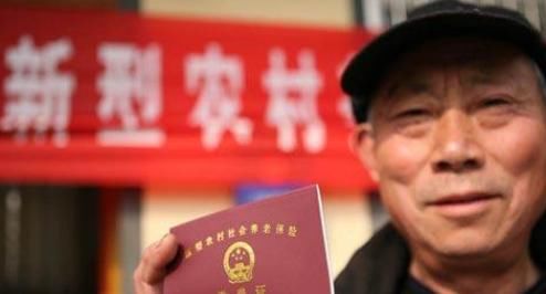 农民|为什么有些人赞成农民领退休金，有的人却不赞成？答案来了！