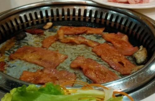 店员|自助餐隐藏的“四种土豪菜”,店员把它们放在角落,老板偷笑顾客不去品尝