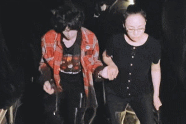  距离|华晨宇和每个女明星都保持距离，唯独对她很主动，网友：意料之外