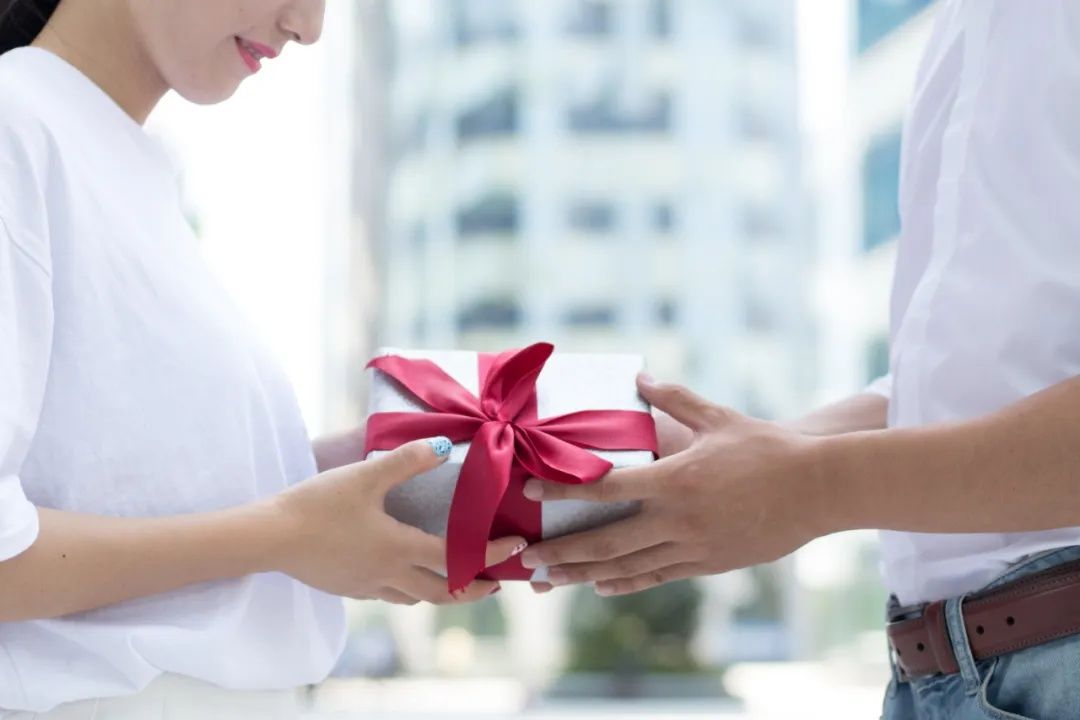 法院|半年转给女友40多万,分手后小伙希望返还8成,女方:还不起!法院这样判