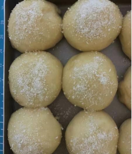 自制|自制椰蓉小面包,学会不用排队买,奶香味十足