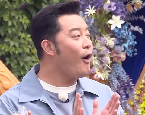  盛装|奔跑吧：baby盛装亮相时，谁注意到蔡徐坤的反应？素质不是装的