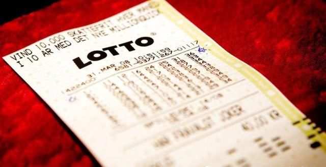 竟是|男子以为中7000领奖时竟是2800万，当场放弃1600万还送同事一半