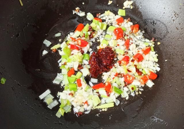  经典|鸭血的经典吃法，滑嫩入味，吃多少次都不会觉得腻，上桌迅速光盘