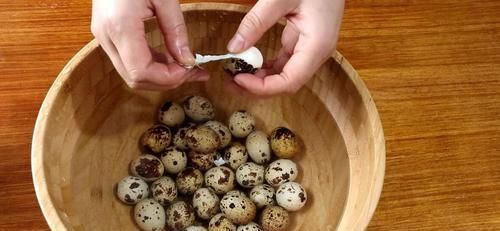鹌鹑蛋|鹌鹑蛋别光卤着吃了，教你一种新做法，一口一个，一大盘不够吃