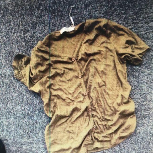 警方|这个锅“暴力梅”不背：松江一快递员称衣服晾不干，竟直接从包裹里拿来穿