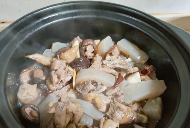 土鸡|土鸡新做法,啤酒鸡,你吃过吗?比啤酒鸭更香,更有嚼劲哟